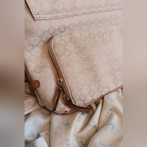 ⭐ Nine West satchel purse⭐ (Bundle (2) Listings With A ⭐ For $15) ⭐ - Picture 7 of 8